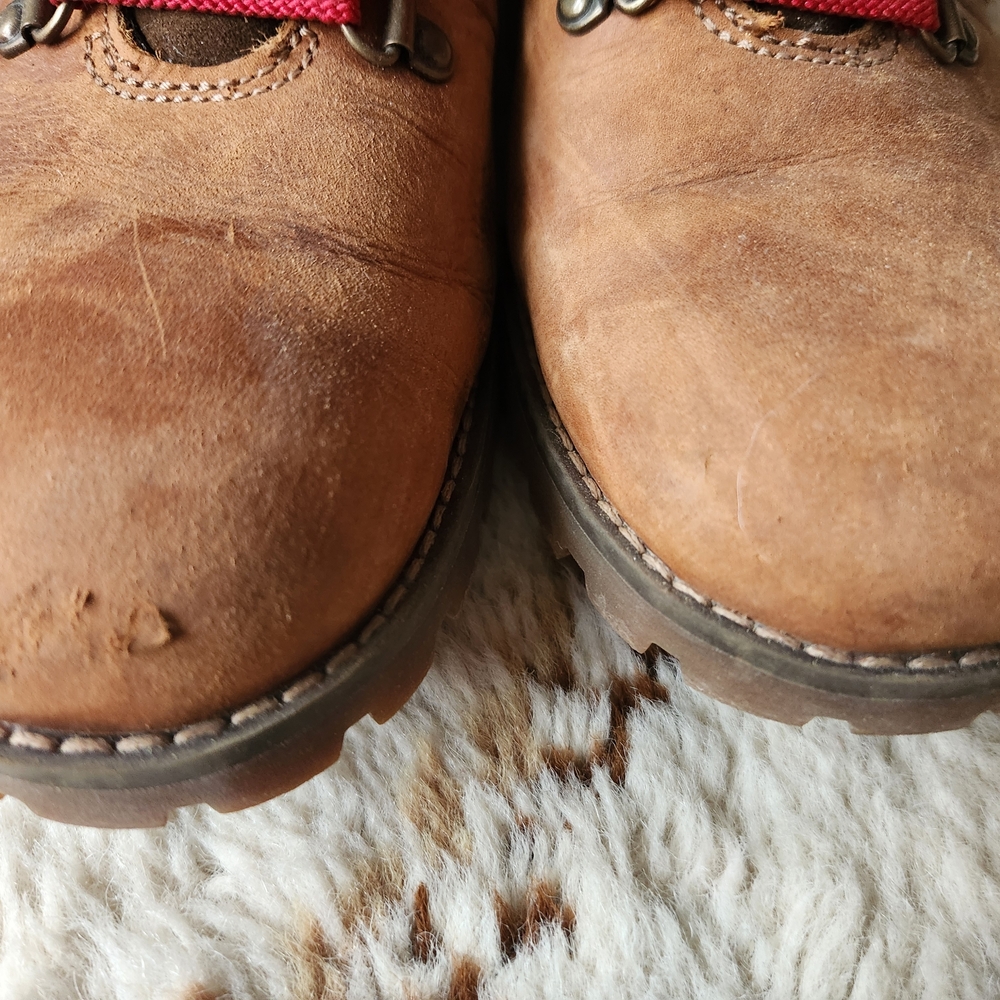 Timberland Brown Leather Boots with Red Laces - Picture 4 of 5